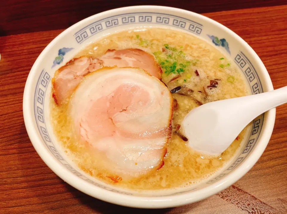 醤油豚骨ラーメン🍜|コージ💫さん