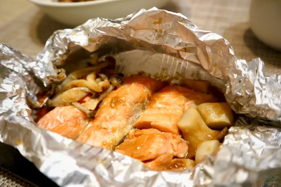 鮭ときのこの味噌マヨホイル焼き|さっきんちょさん