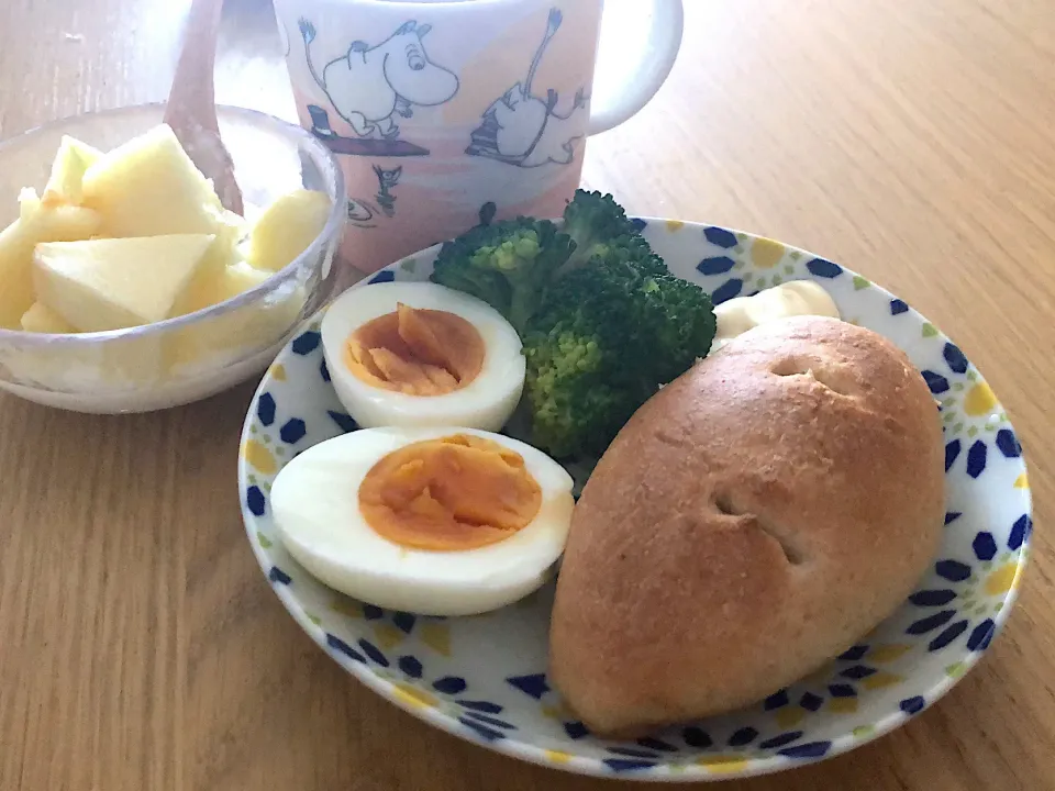 成城石井のもっちり塩バターパン🥐|さおりさん