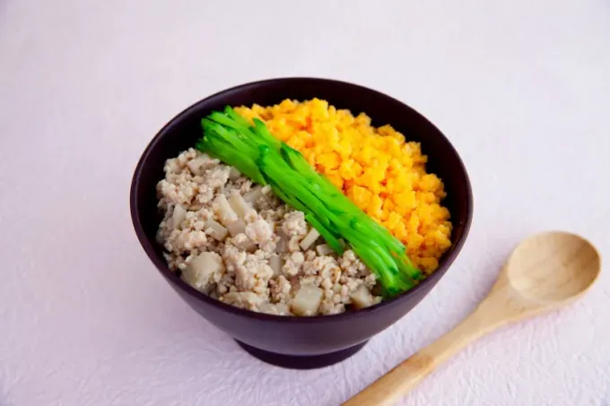 れんこんみそ鶏そぼろの三色丼|マルコメ キッチンさん