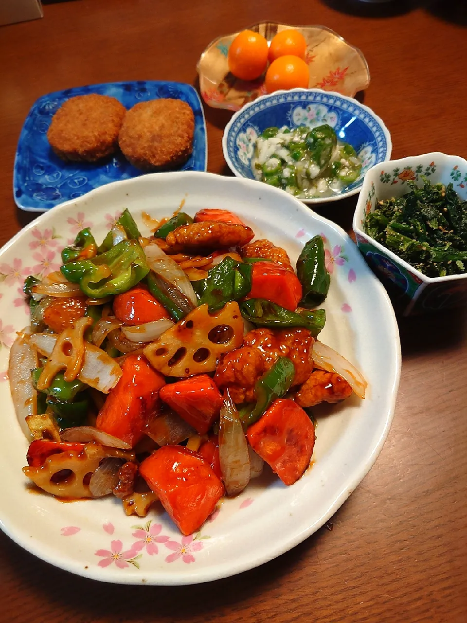 酢豚
メンチカツ
ほうれん草胡麻和え
山芋とオクラの和え物|ぱやさん