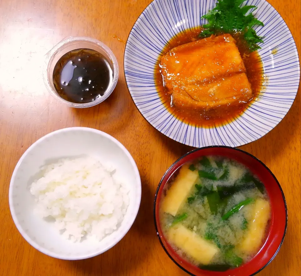 Snapdishの料理写真:２月１９日　鯖のみぞれ煮　もずく　油揚げとほうれん草のお味噌汁|いもこ。さん