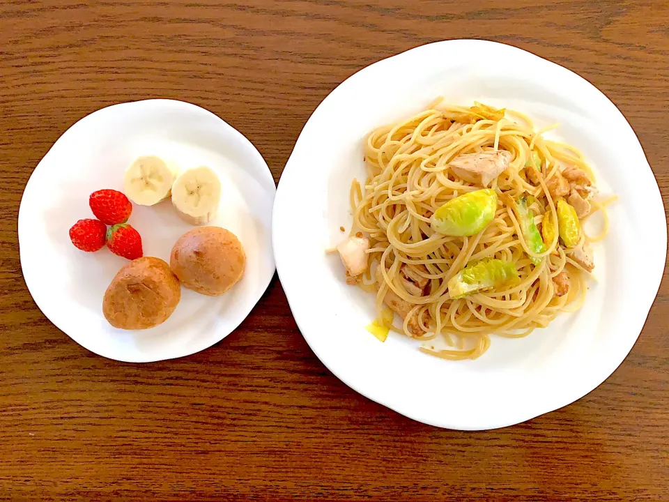 芽キャベツと鶏胸肉の和風スパゲティ🍝今日の昼食20210227|rococoさん