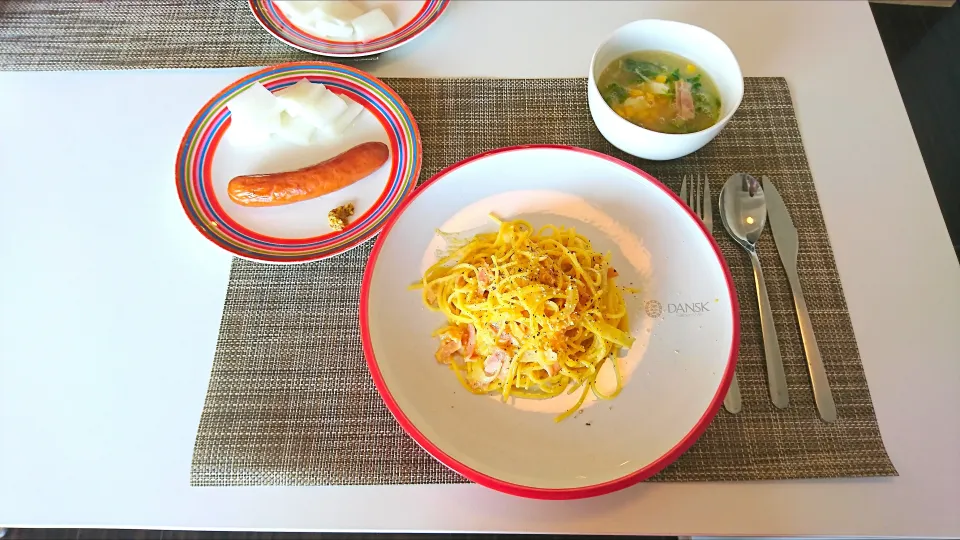 今日の昼食 甘酒カルボナーラ、大根の甘酢漬け、ソーセージ、豆苗と卵白のスープ|pinknari🐰🌈さん