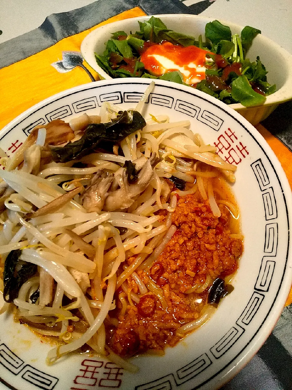 今日のお昼ごはん
※野菜たっぷり台湾ラーメン
※クレソンのサラダ|れあMIXさん