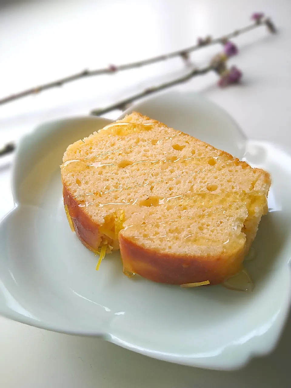 Snapdishの料理写真:蜂蜜レモンパウンドケーキ🍋追い蜂蜜🥰|まめころさん