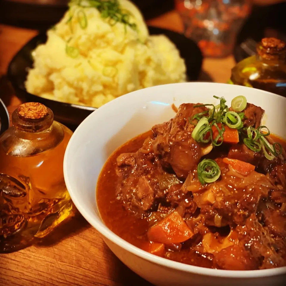 Oxtail Stew and Freshly made Mash Potato 🥔 homely cooked dinner #chefemanuel #oxtail #beef #homecooking|Emanuel Hayashiさん