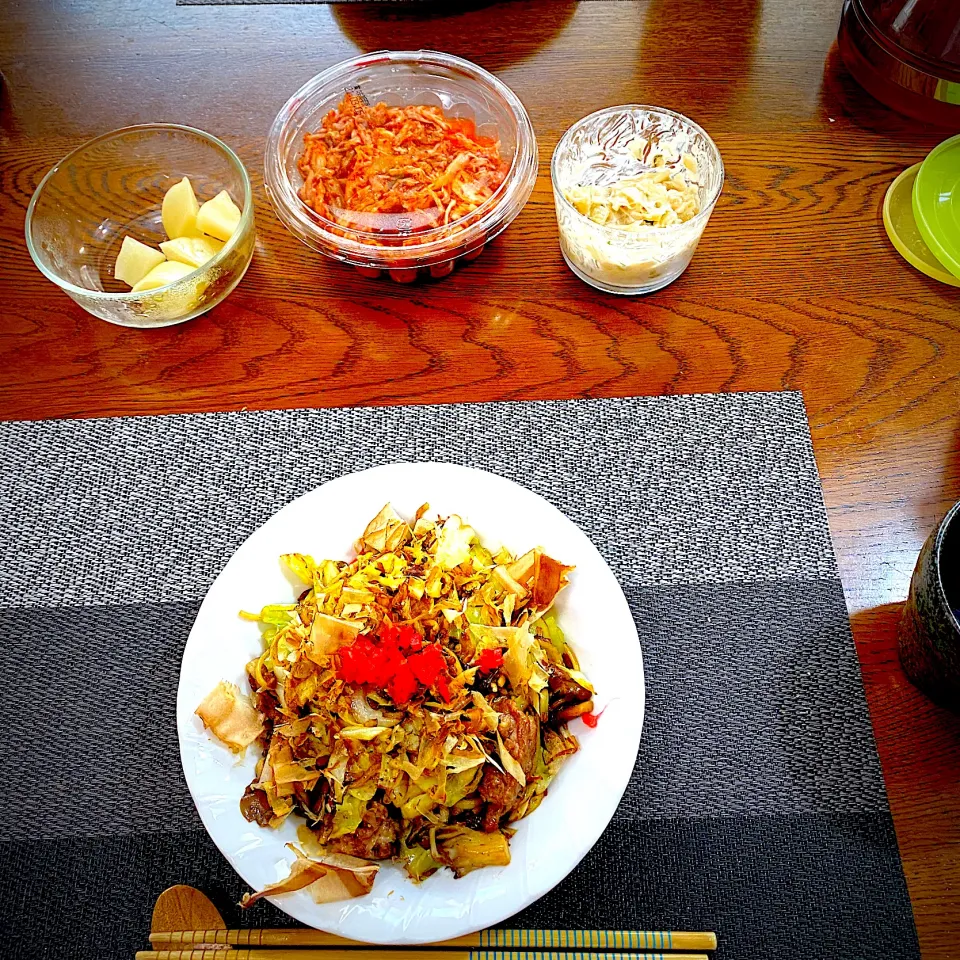 ソース焼きそば、インゲン胡麻和え、常備菜、漬物|yakinasuさん