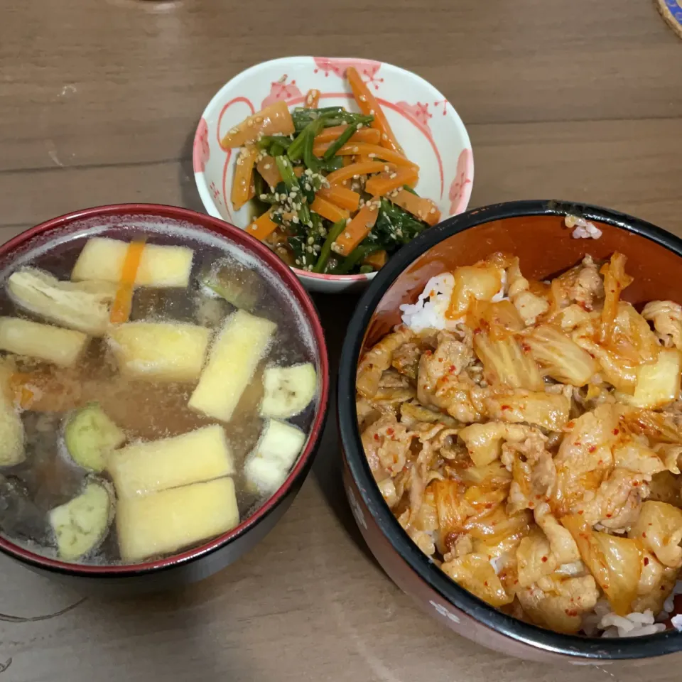 豚キムチ丼・ほうれん草のごま和え・人参と茄子の味噌汁|a-parkさん