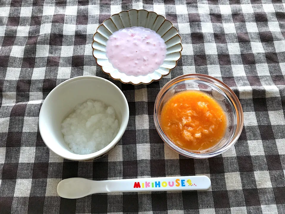 【離乳食】白身魚と野菜のスープ煮、いちごヨーグルト、7倍がゆ|sayaさん