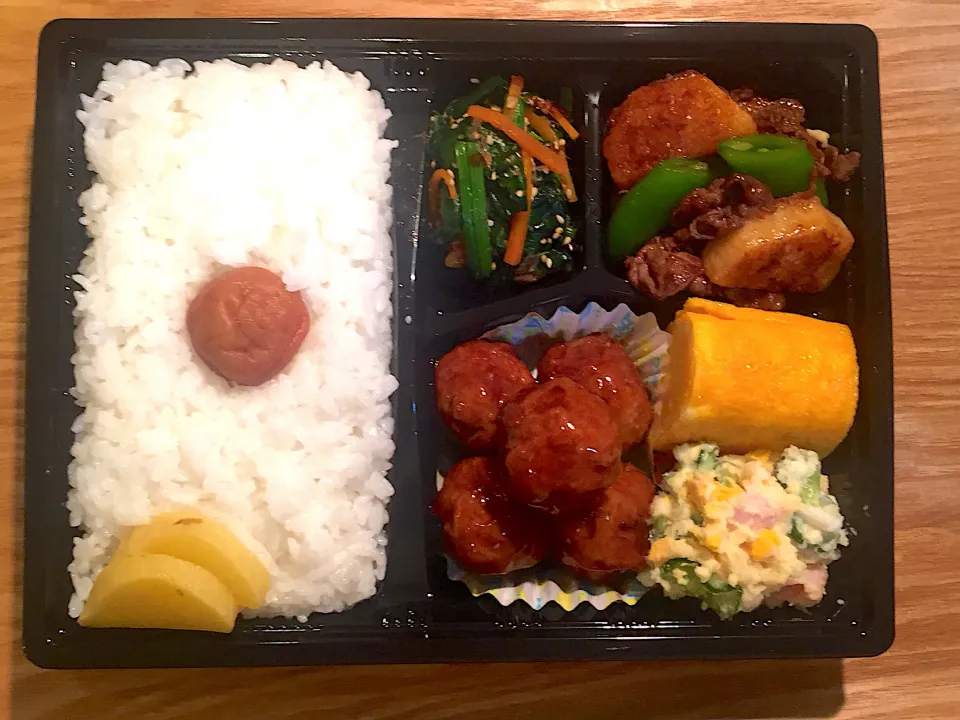 ブタ団子 山芋オイスター ほうれん草ゴマあえ ポテサラ弁当|あぐりさん