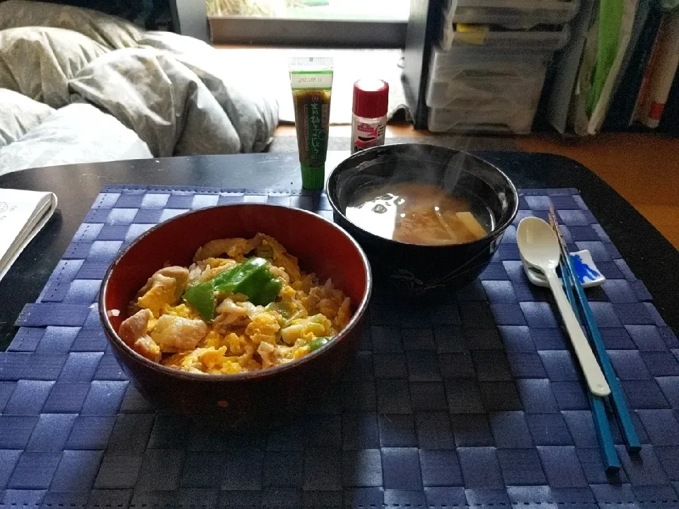 3月1日になった夜勤明けは親子丼＆味噌汁|Tarou  Masayukiさん