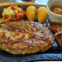 びっくりドンキー
ハンバーグ+肉コロコロランチ|metabochanさん