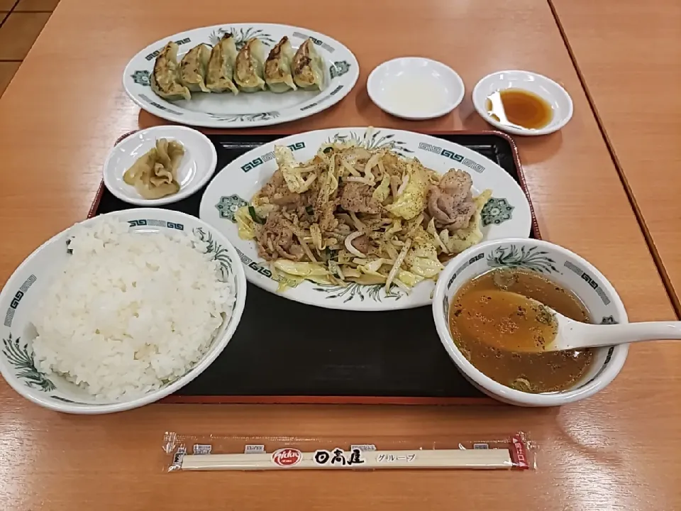 肉野菜炒め定食 & バジル餃子|ラィトさん