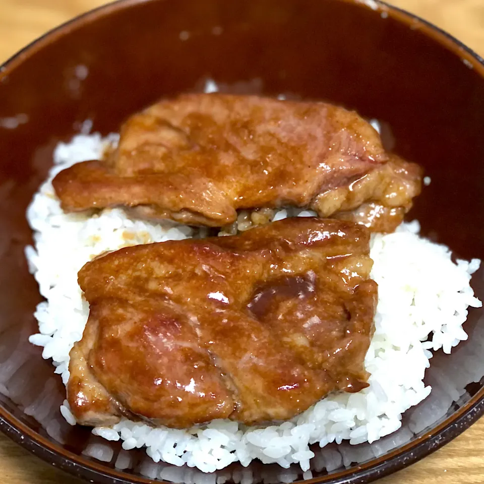 Snapdishの料理写真:☆豚肉味噌焼きにんにく風味丼|まぁたんさん