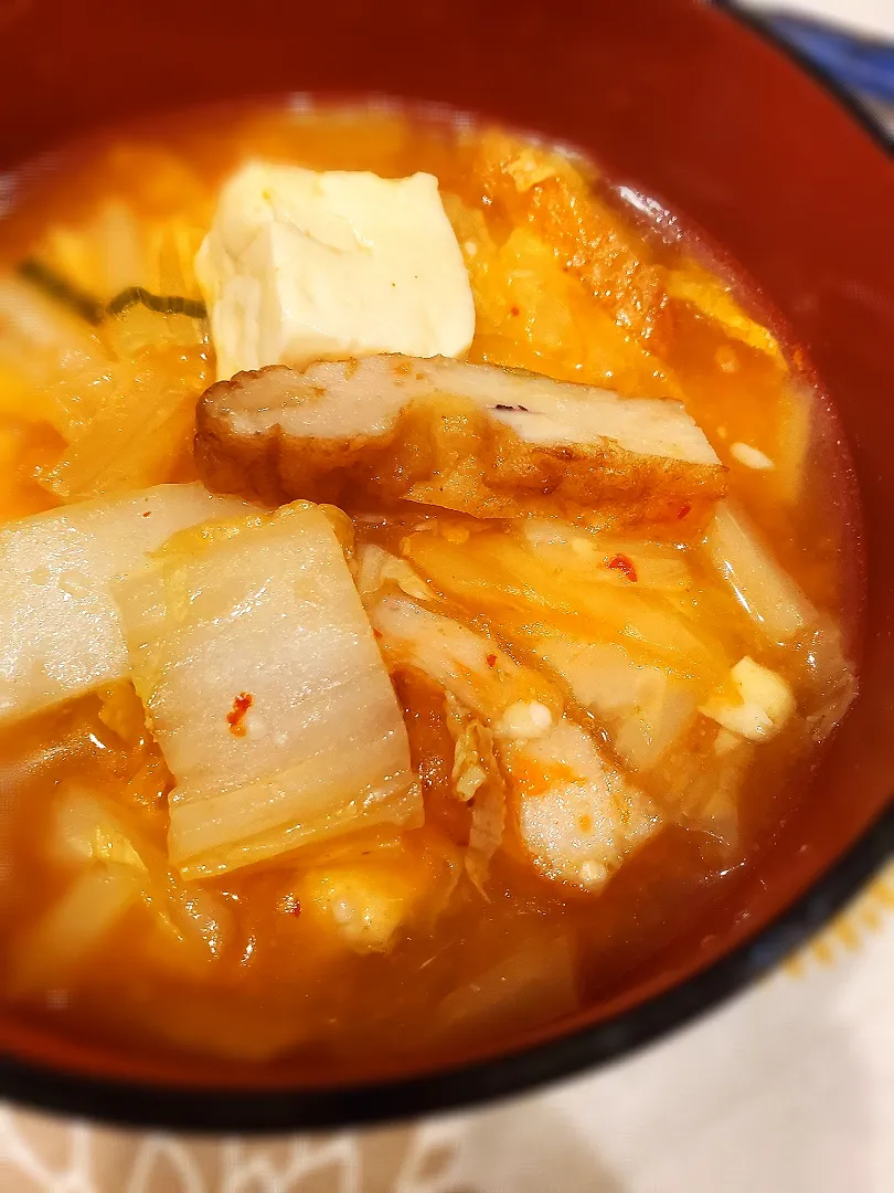 味噌汁（キムチ、豆腐、さつま揚げ）|主夫カズさん
