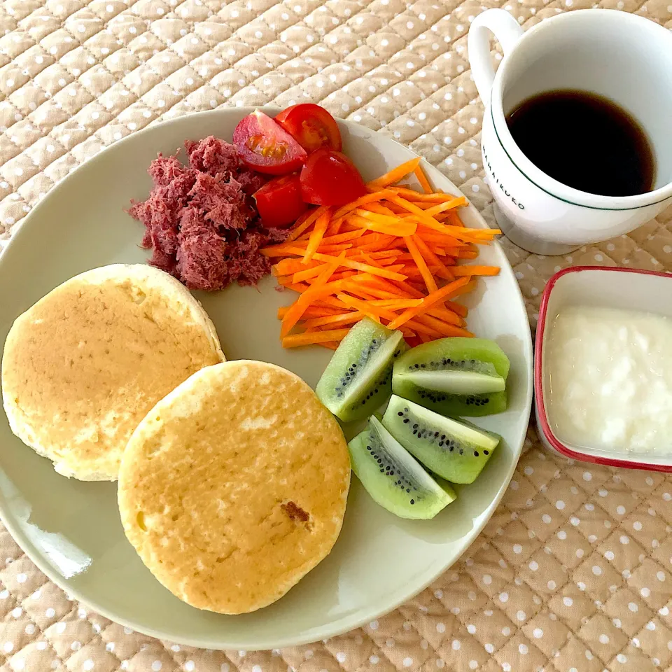 休日☆優雅な朝食ごっこ☆日本ハムのリコッタチーズパンケーキ☆カルディで見つけた脂質オフのコンビーフ☆|Manaさん