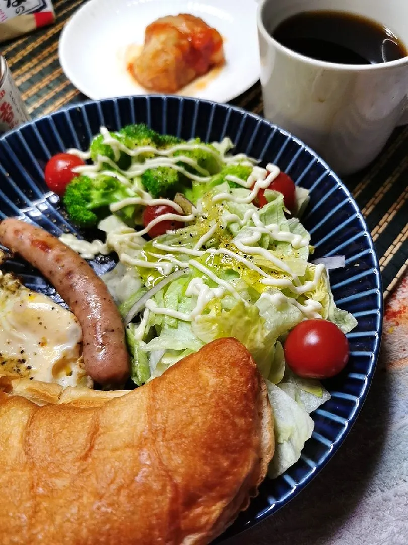 ごパン朝食ヾ(˙❥˙)ﾉ🤪☕🥗👌|ペンギンさん