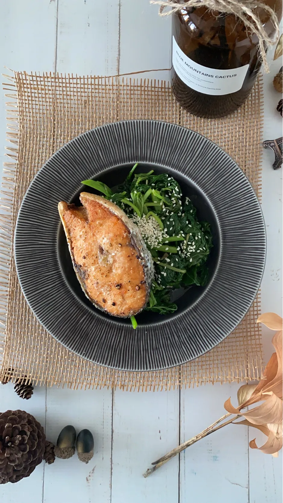 Salmon and Sesame Spinach Salad|Natchy🦋さん