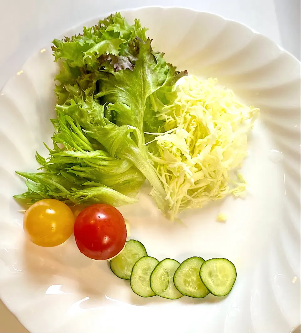 Snapdishの料理写真:トマトと胡瓜で青虫みたい？|かっちゃん杉さん