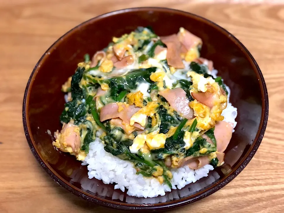 ☆ほうれん草とハムのチーズ卵とじ丼|まぁたんさん