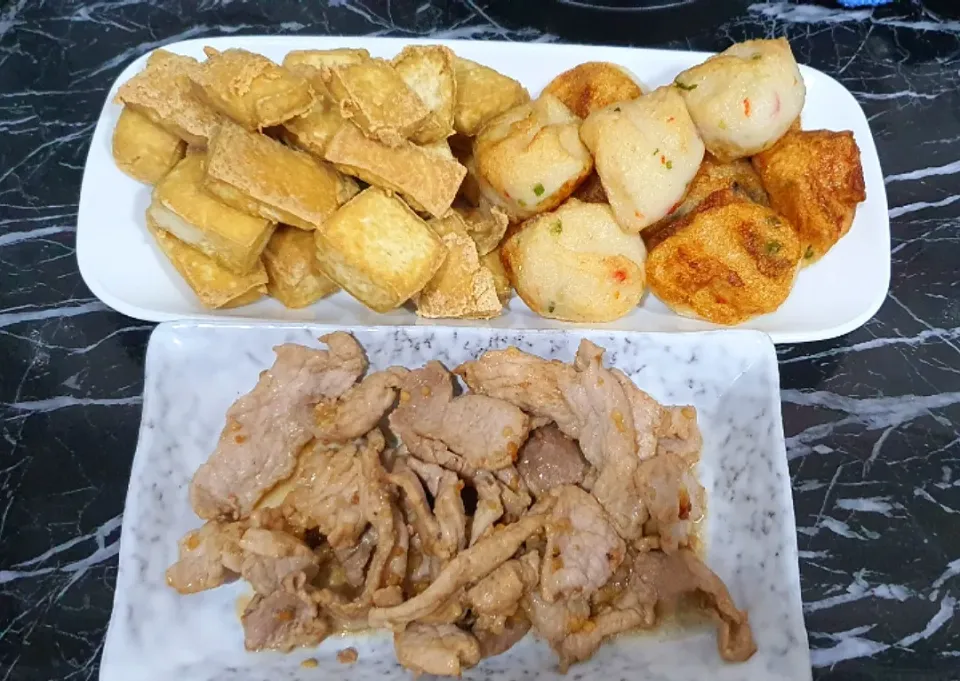 Fried Tofu Fish Cakes & Garlic Stir Fry Pork 😍
with Porridge Dinner|🌷lynnlicious🌷さん