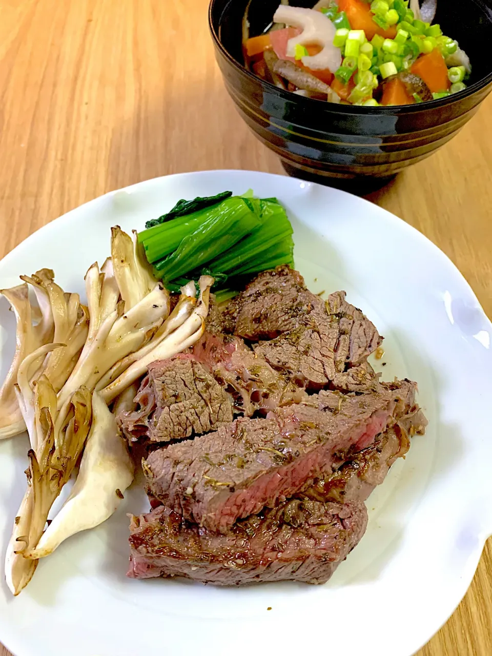 ステーキ肉200g、385円焼きました🍃|sakura_iroさん