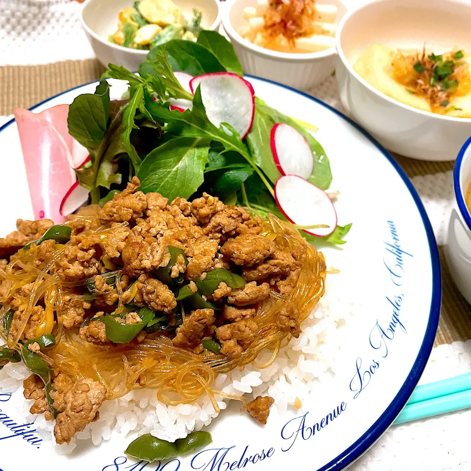 Snapdishの料理写真:⭐ひき肉ピーマン春雨の中華炒め丼⭐|Laniさん