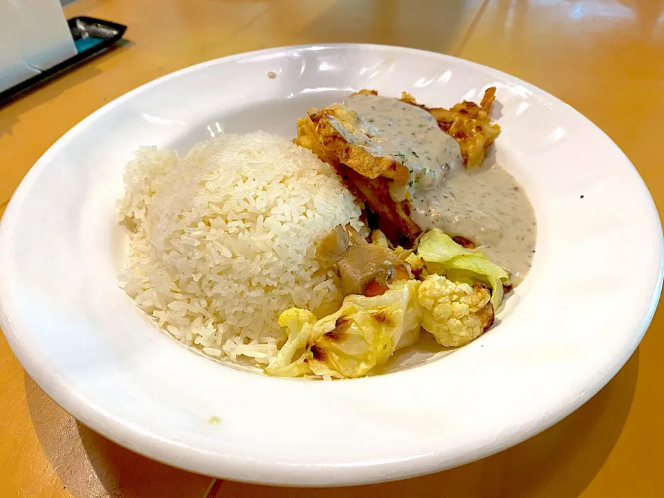 Snapdishの料理写真:Steamed rice with sole fillet in truffle cream sauce|skyblueさん