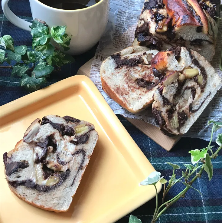 🍞🍫昨日焼いたバナナチョコピーナツバターバブカで朝ごはん🍌🥜|Hollyさん