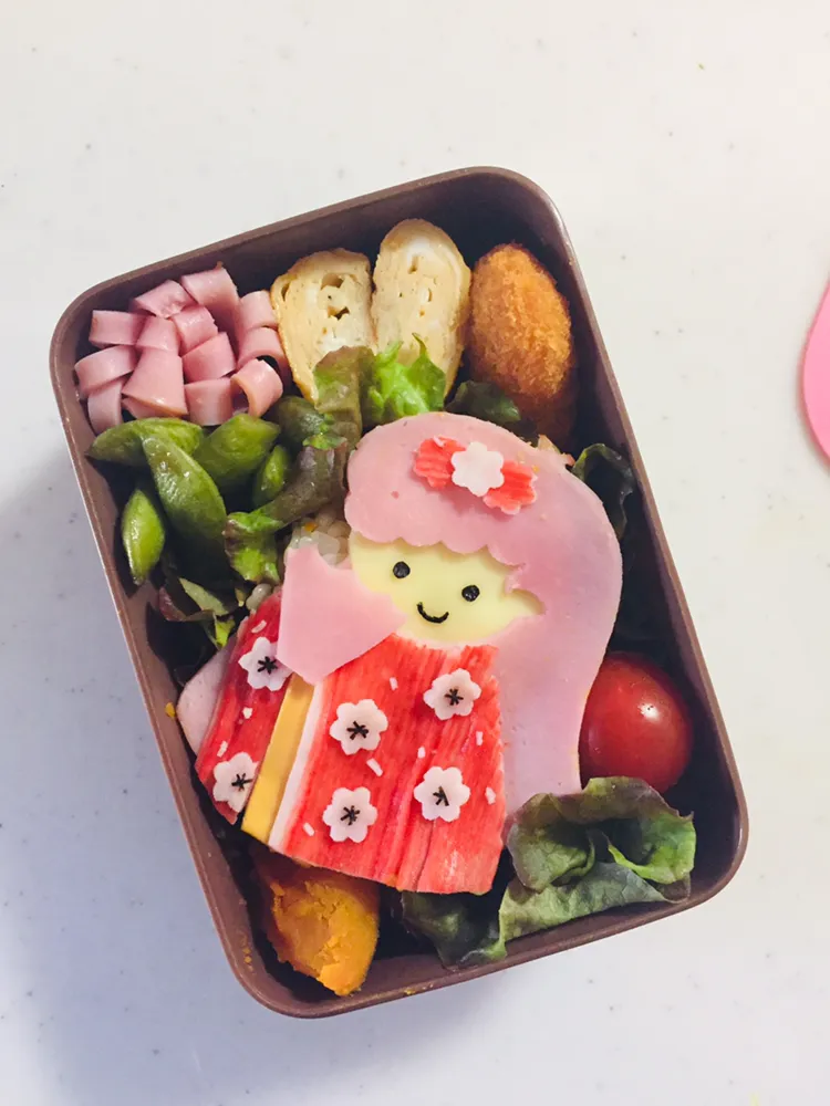 Snapdishの料理写真:あーたんさんの料理 キキララ꙳★*ﾟララのひな祭り弁当🌸|pimoriさん