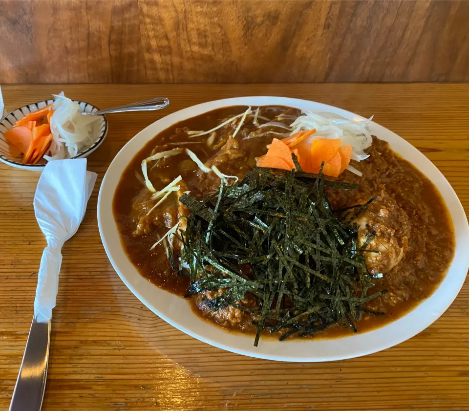 芳ばしいポークとキーマクラシック極辛のりだくのあいがけ🐽🔥🍛味玉トッピング🥚ピクルスマシマシ🥒|buhizouさん