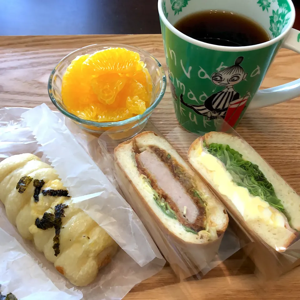 買ってきたパン🥐と八朔🍊と珈琲☕️|Jean Nobyさん