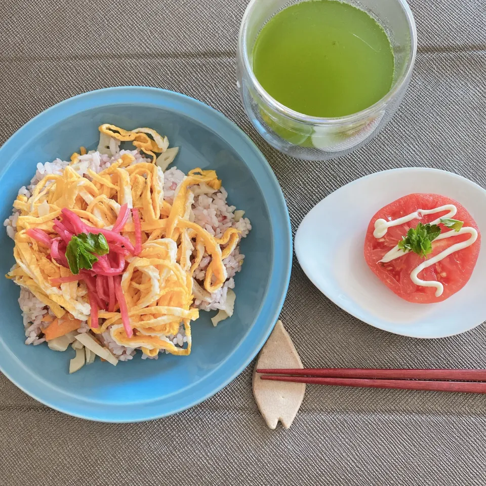 なんちゃってちらし寿司ヽ(´▽`)ﾉお昼ご飯|サチャンさん