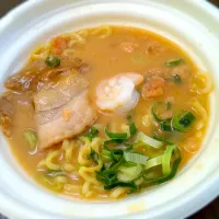 Snapdishの料理写真:セブンのえび味噌ラーメン🦐