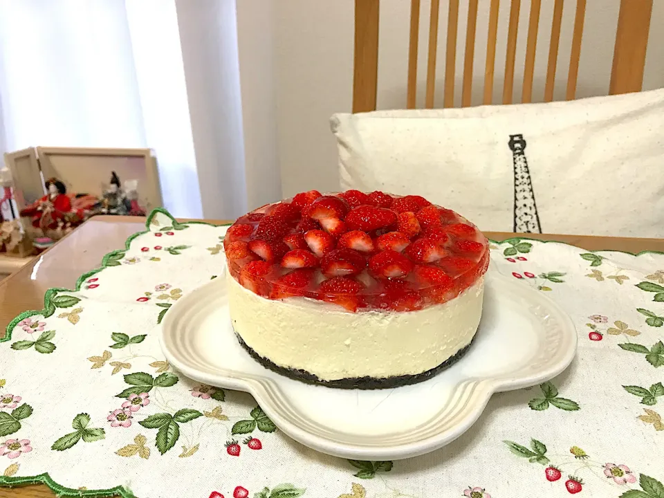 イチゴのレアチーズケーキ🍓🎎|えいぽんさん