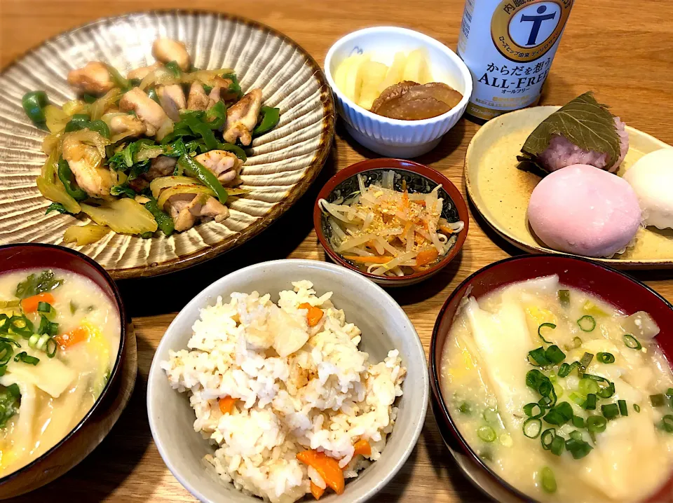 鶏めし　だんご汁　鶏もも肉とセロリ炒め|じゅんさんさん