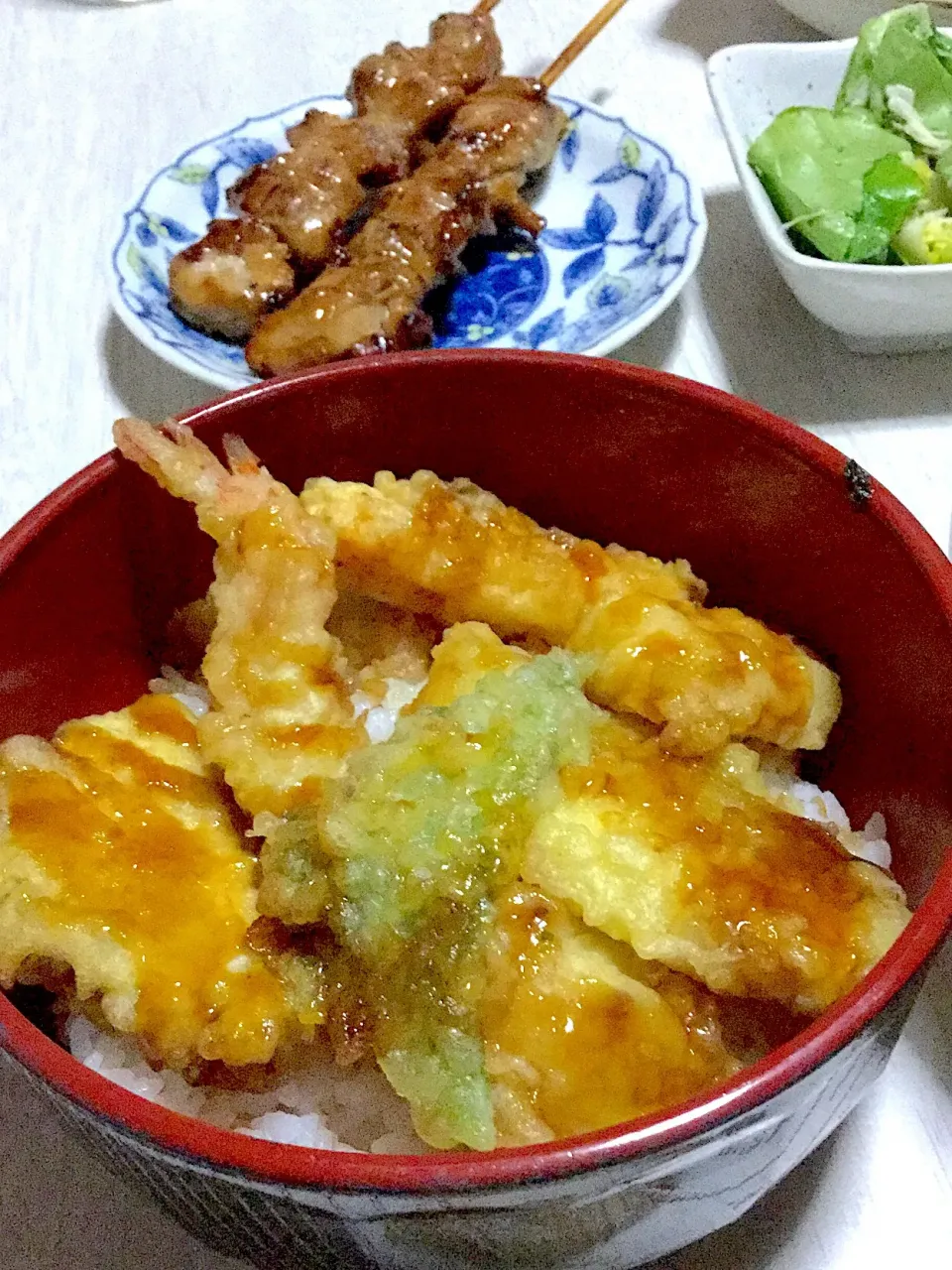 お家天丼、サラダ、お味噌汁、焼き鳥|Ayaさん