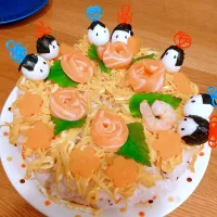 Snapdishの料理写真:おひなさまケーキ寿司|おーちゃさん