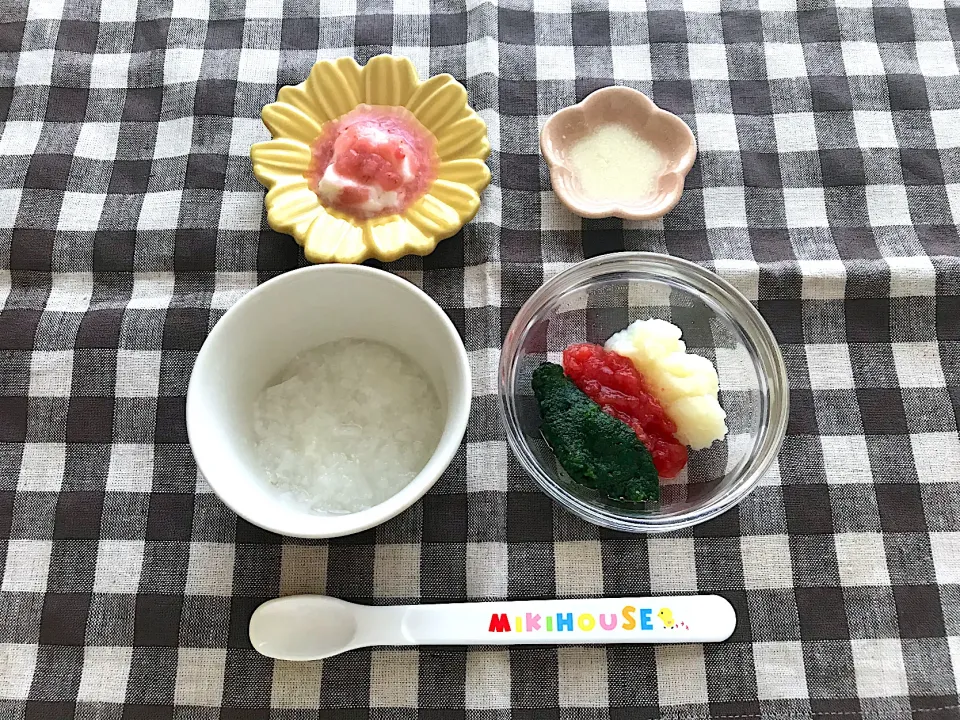 【離乳食】野菜3種、高野豆腐ペースト、いちごヨーグルト、7倍がゆ|sayaさん