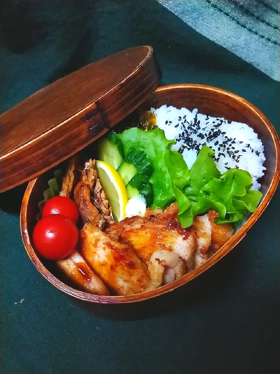 Snapdishの料理写真:さんまの蒲焼き缶とムネ肉のマヨ焼
　今日のお弁当*14|cheryl_tasteさん