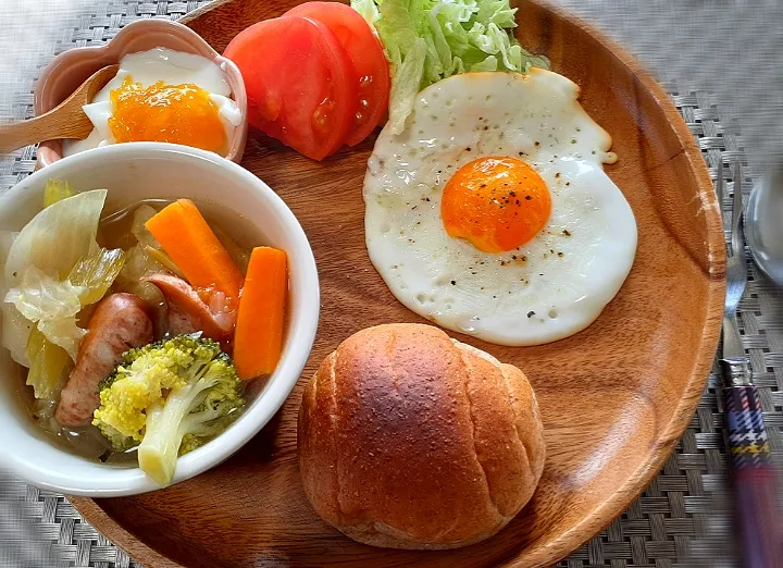 甘酒入りポトフ
金柑ジャムヨーグルト
ワンプレート朝食☕🍞🌄|びせんさん