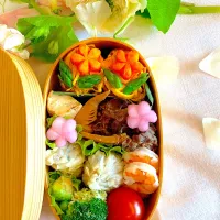 Snapdishの料理写真:今日の私弁当🍙おいなりさん🌺|いづみさん