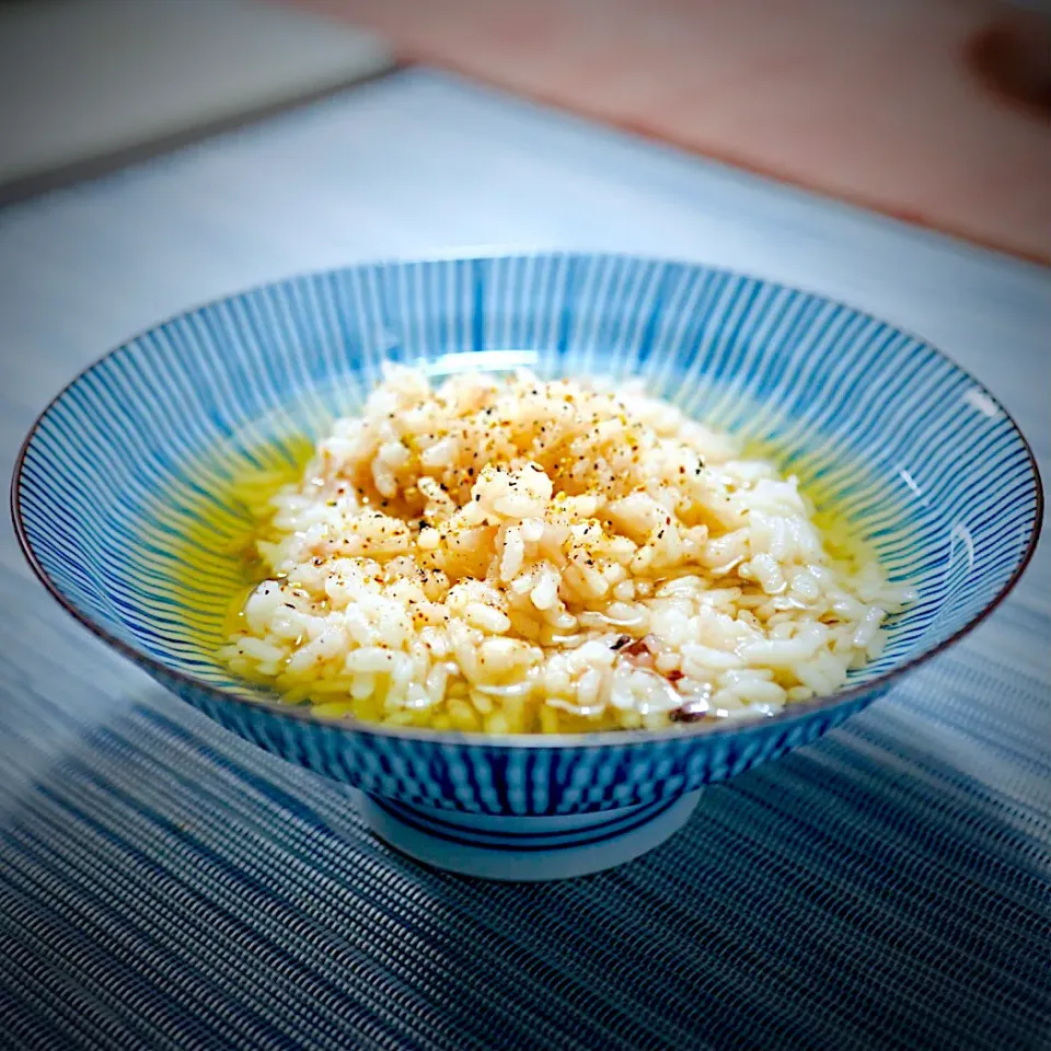 蛤のお吸物で『汁かけご飯』✨✨✨ブラックペッパーガリガリで、ナイス👍やで❣️|イチロッタさん