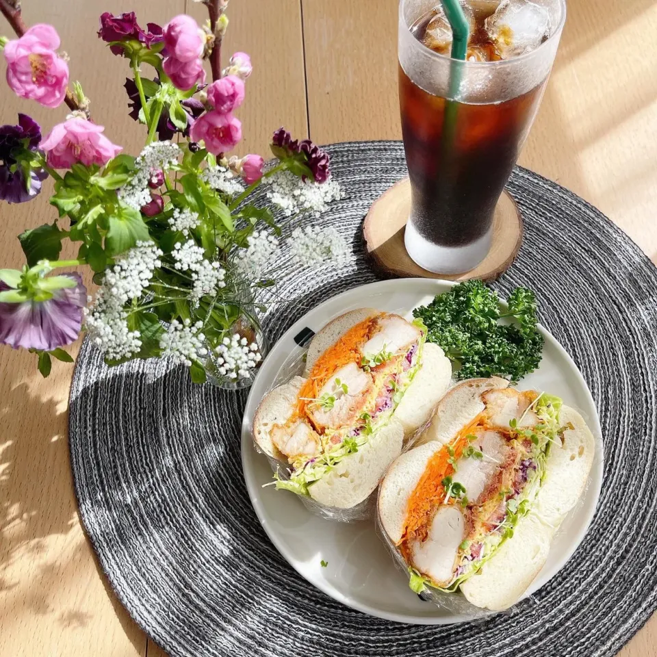 3/4❤︎だし醤油味から揚げ&錦糸玉子と桜でんぶ入りベーグルサンド🥯🌱|Makinsさん