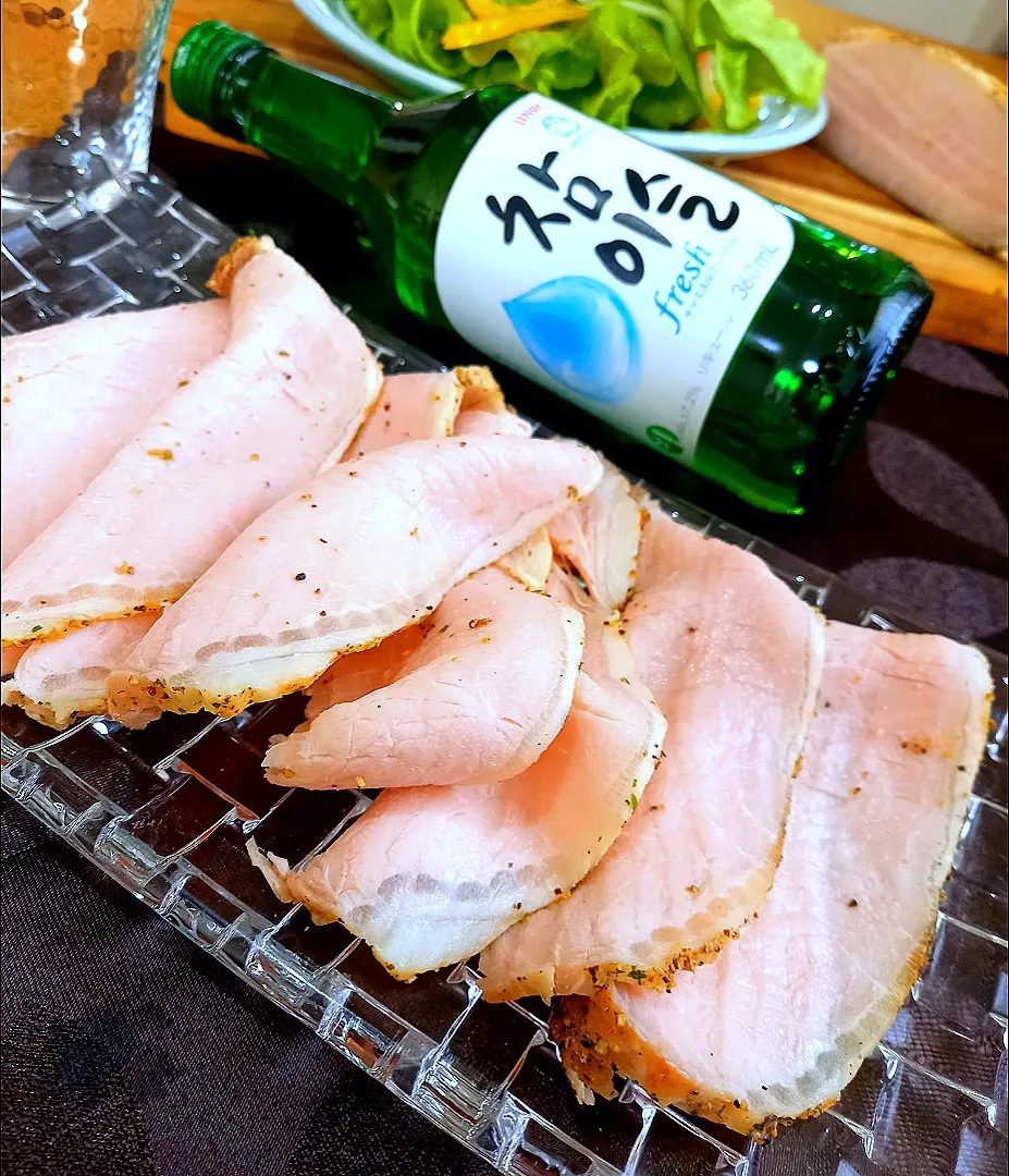 Snapdishの料理写真:手作りハムで昼飲み|ナオミさん