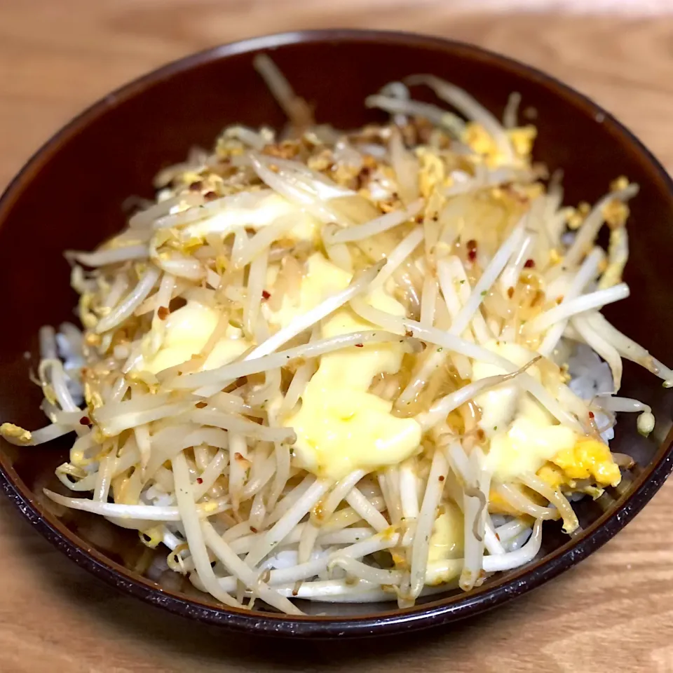 ☆もやしチーズ卵丼|まぁたんさん