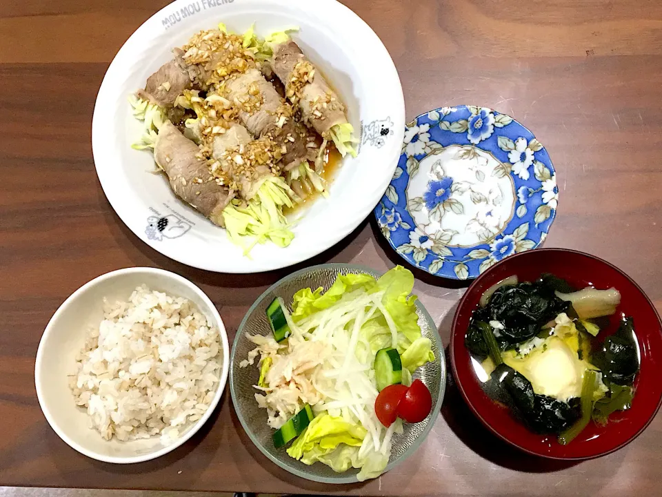 大根サラダ 青菜と落とし卵のすまし汁 キャベツの豚肉巻き香味ダレ|おさむん17さん