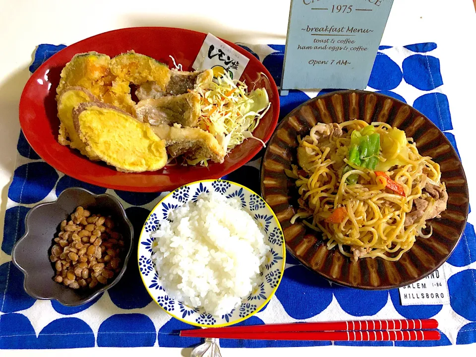 ✳︎鯛の唐揚げ✳︎かぼちゃとさつまいもの天ぷら✳︎オイスター風味焼きそば✳︎納豆|syamさん