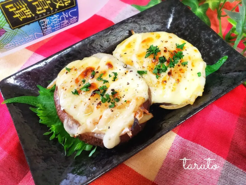 今日のお酒のお供❤️🍻🥃
バシュランさんの椎茸のチーズ焼き🧅🧀
in新玉ねぎマヨ😍|taruto⭐️さん